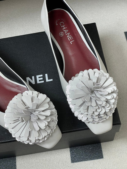CC 26 Flower-shaped Ballet Flat White Sheepskin 593167