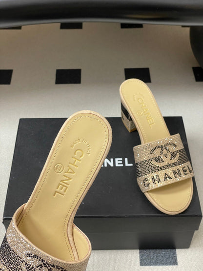 CC 26s  Sandals 70 Beige Sheepskin Rhinestones 649511