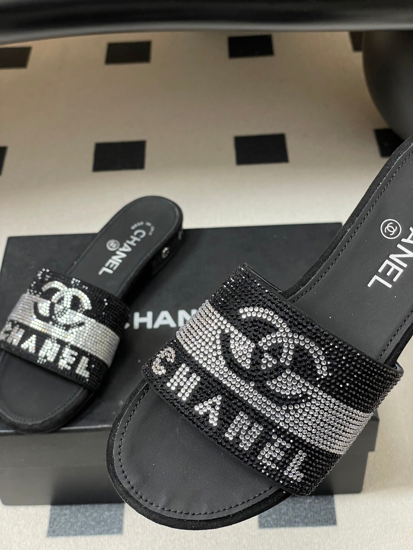 CC 26s Flat Sandals Black Sheepskin Rhinestones 649516
