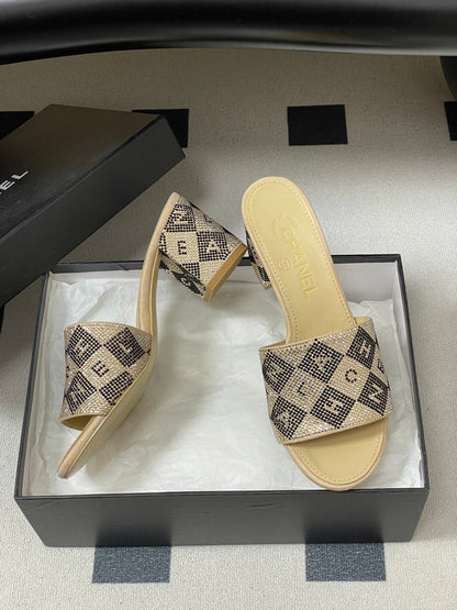 CC 26s Sandals 70 Beige Sheepskin Rhinestones 649517