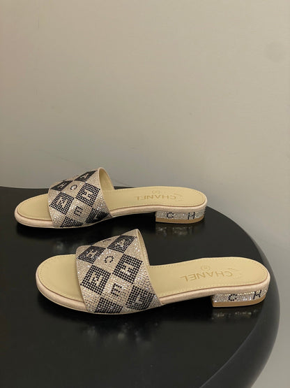 CC 26s Flat Sandals Beige Sheepskin Rhinestones 649520