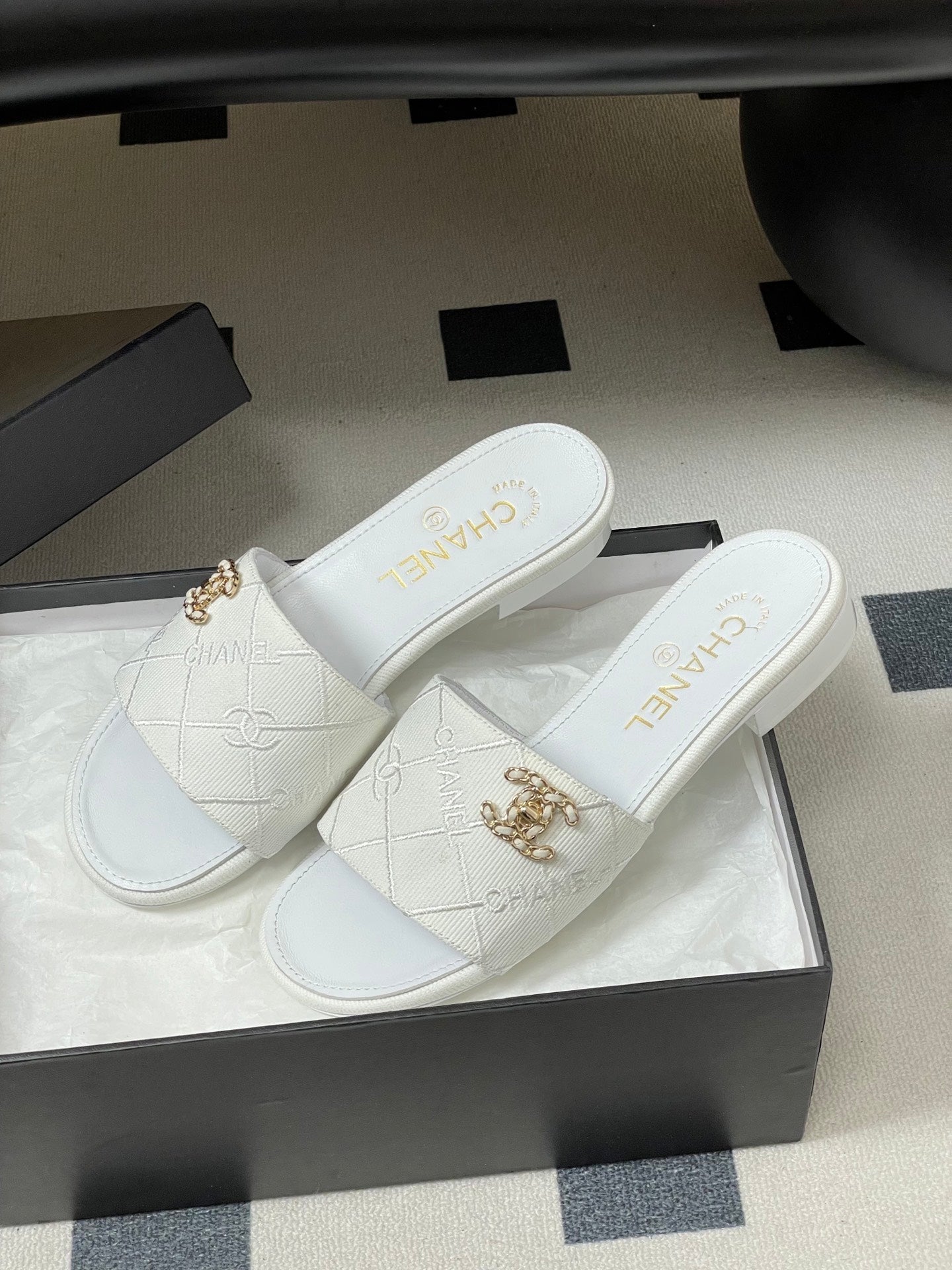 CC 26s Flat Sandals White Canvas Sheepskin Double C 649510