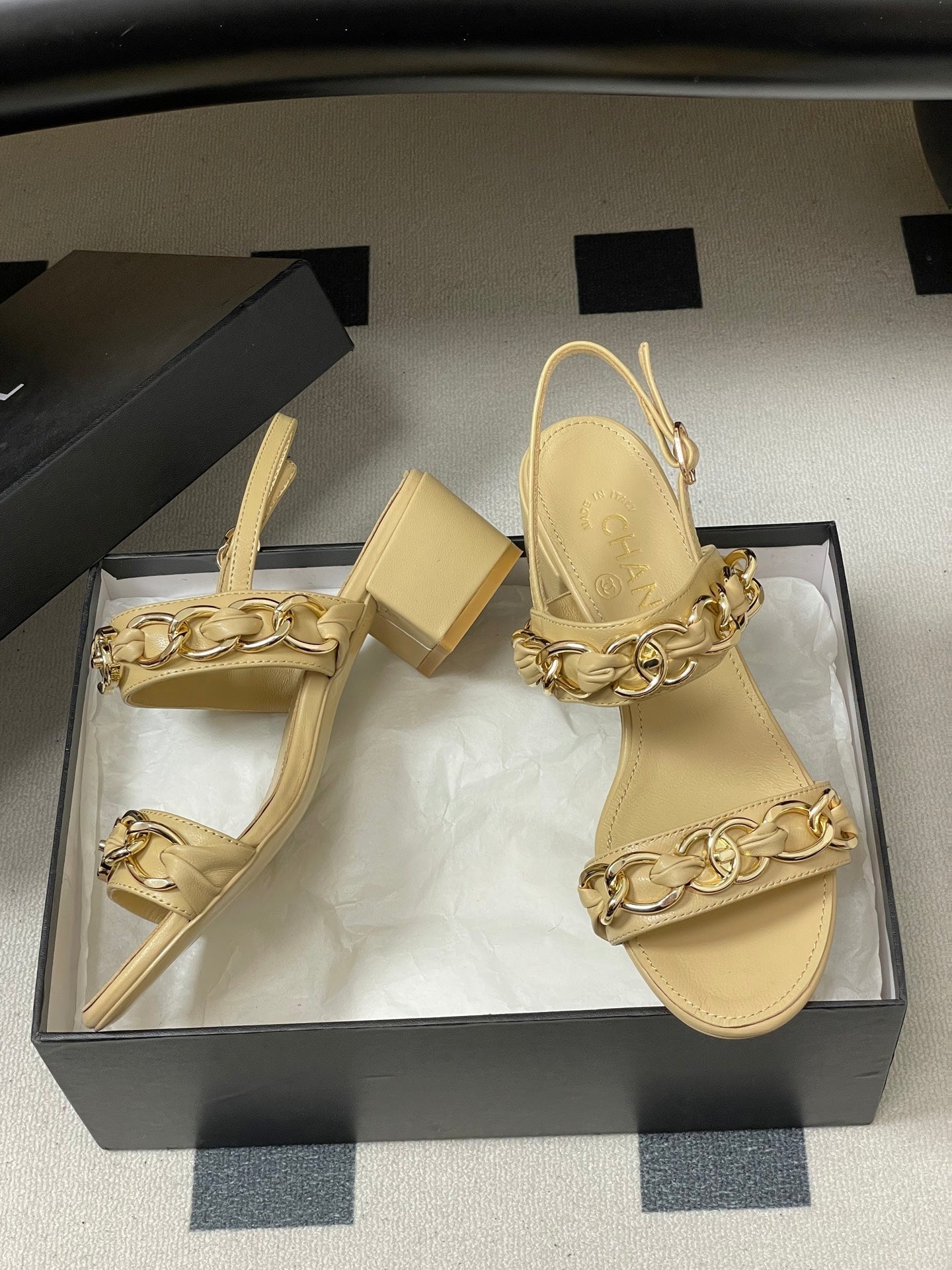 CC 26s Buckle Chain Sandals 55 Beige Sheepskin 649472