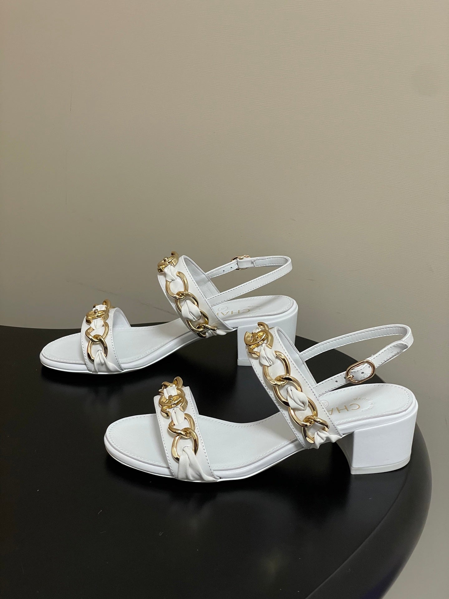 CC 26s Buckle Chain Sandals 55 White Sheepskin 649473