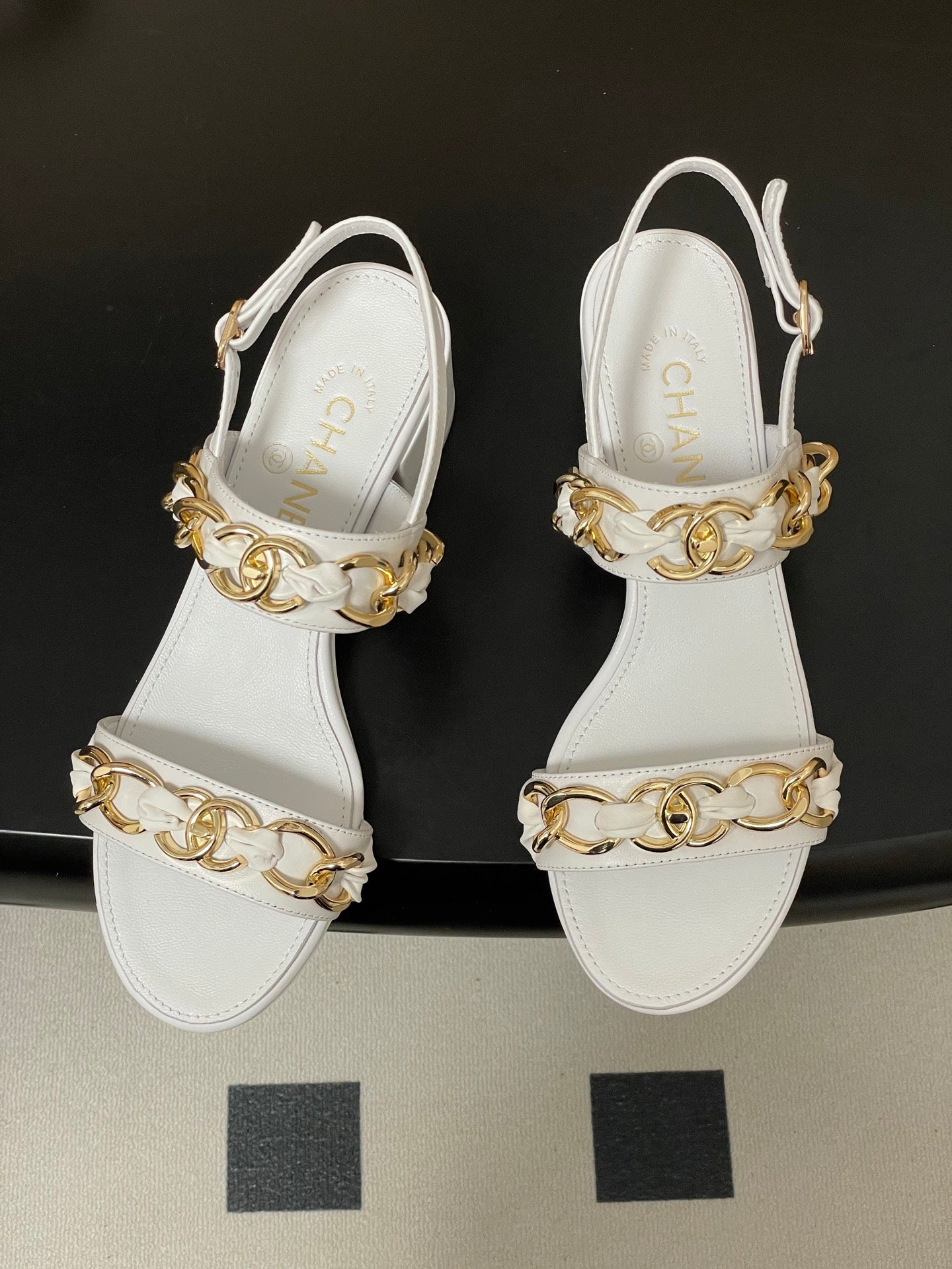 CC 26s Buckle Chain Sandals 55 White Sheepskin 649473