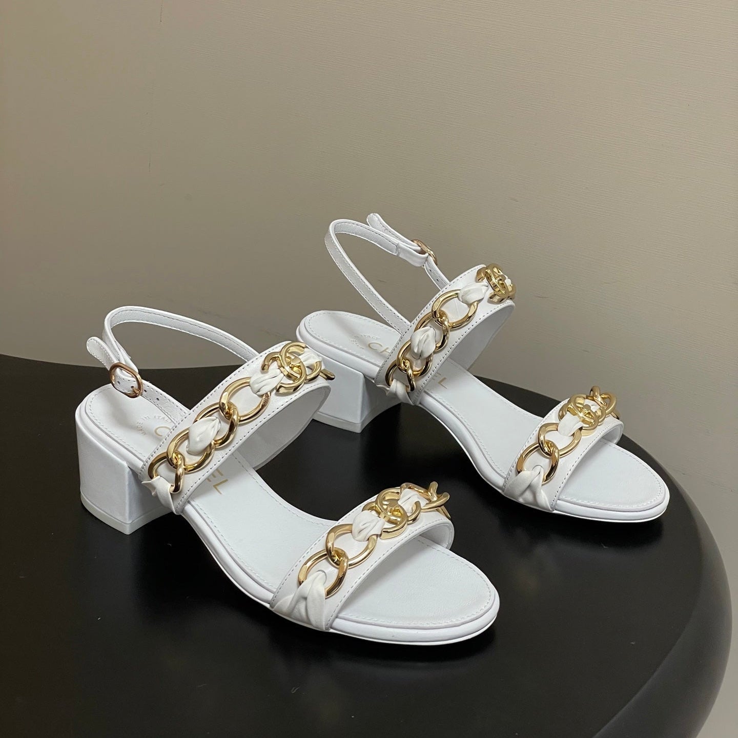 CC 26s Buckle Chain Sandals 55 White Sheepskin 649473