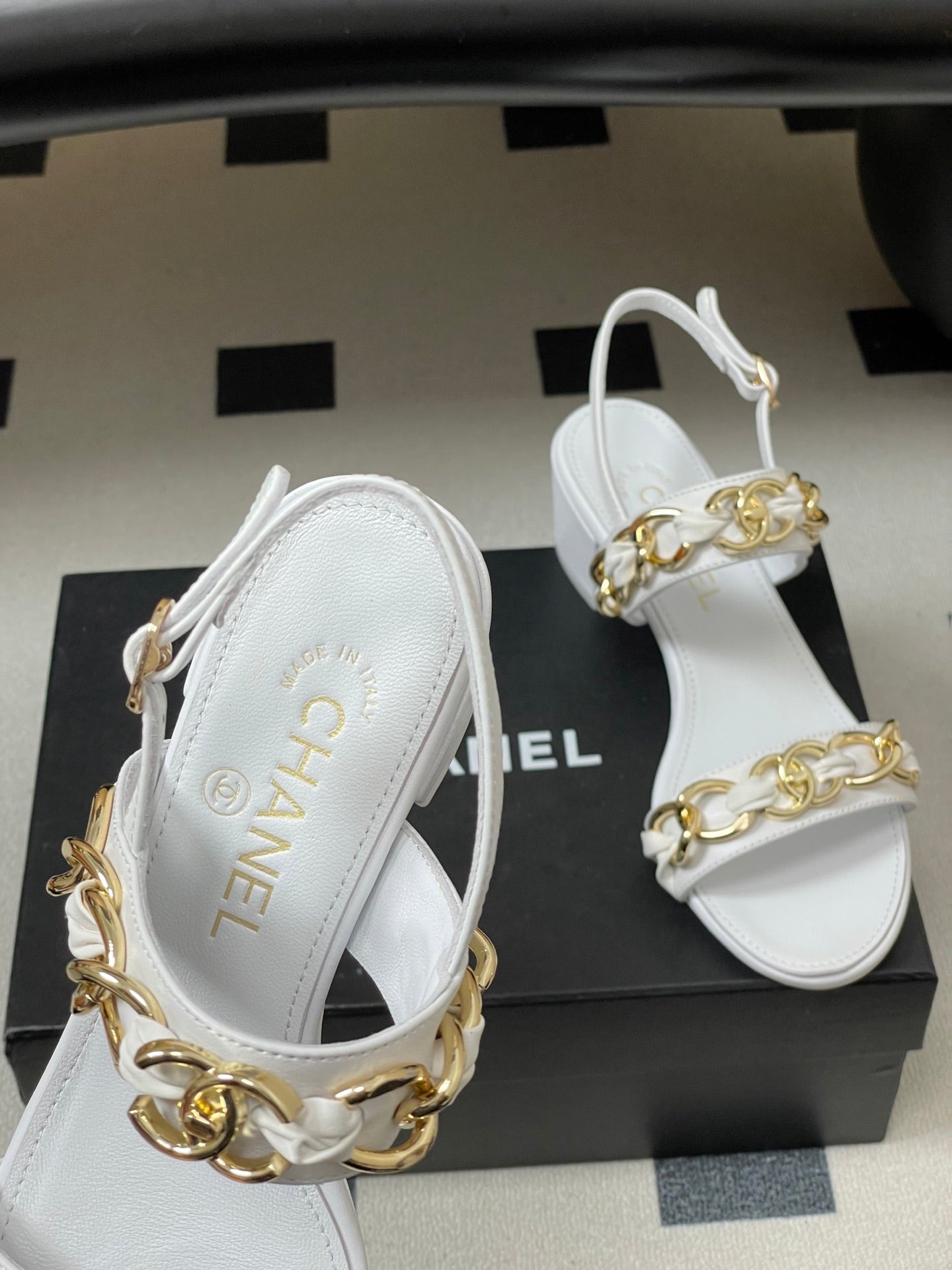 CC 26s Buckle Chain Sandals 55 White Sheepskin 649473