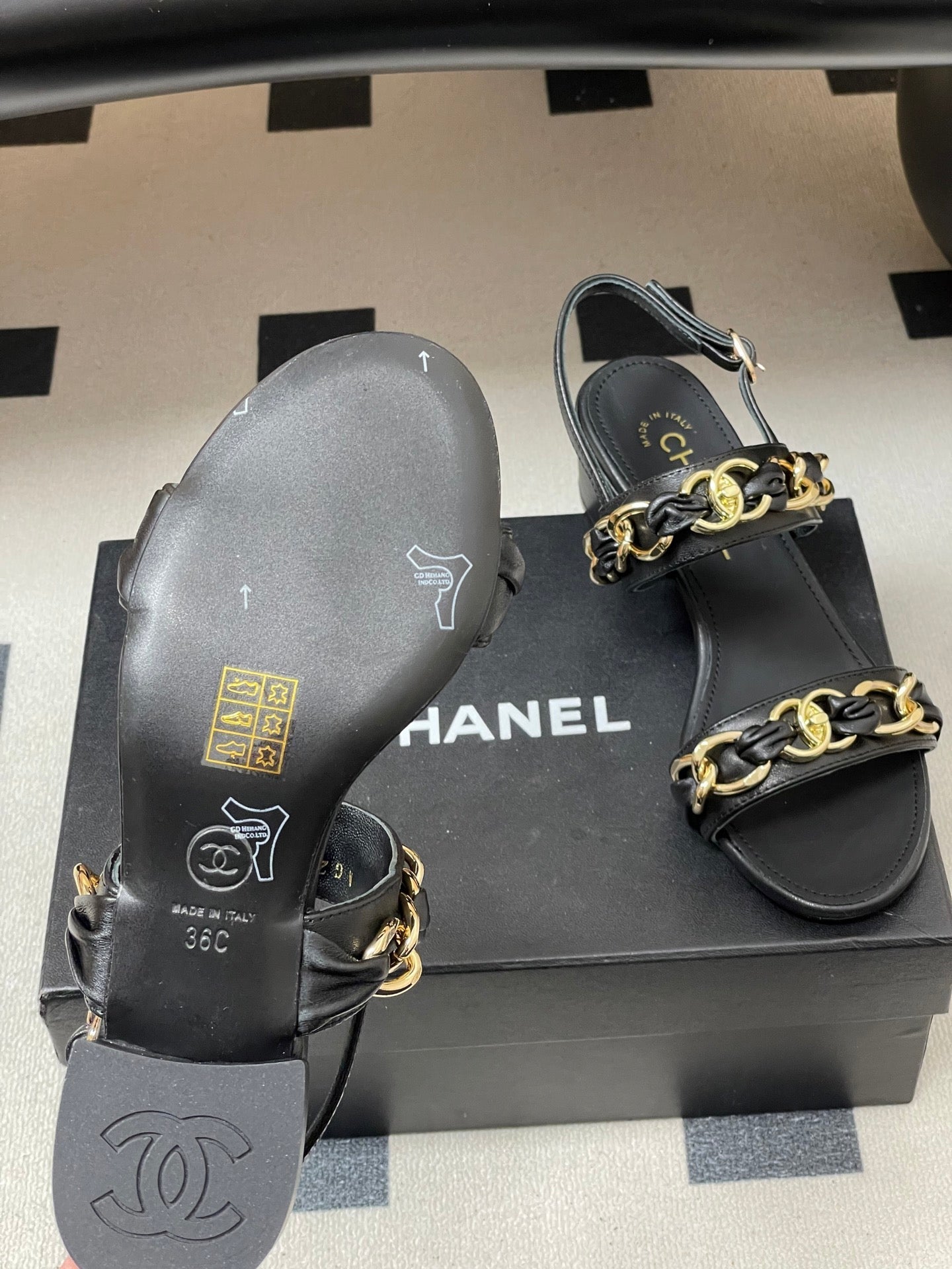 CC 26s Buckle Chain Sandals 55 Black Sheepskin 649474