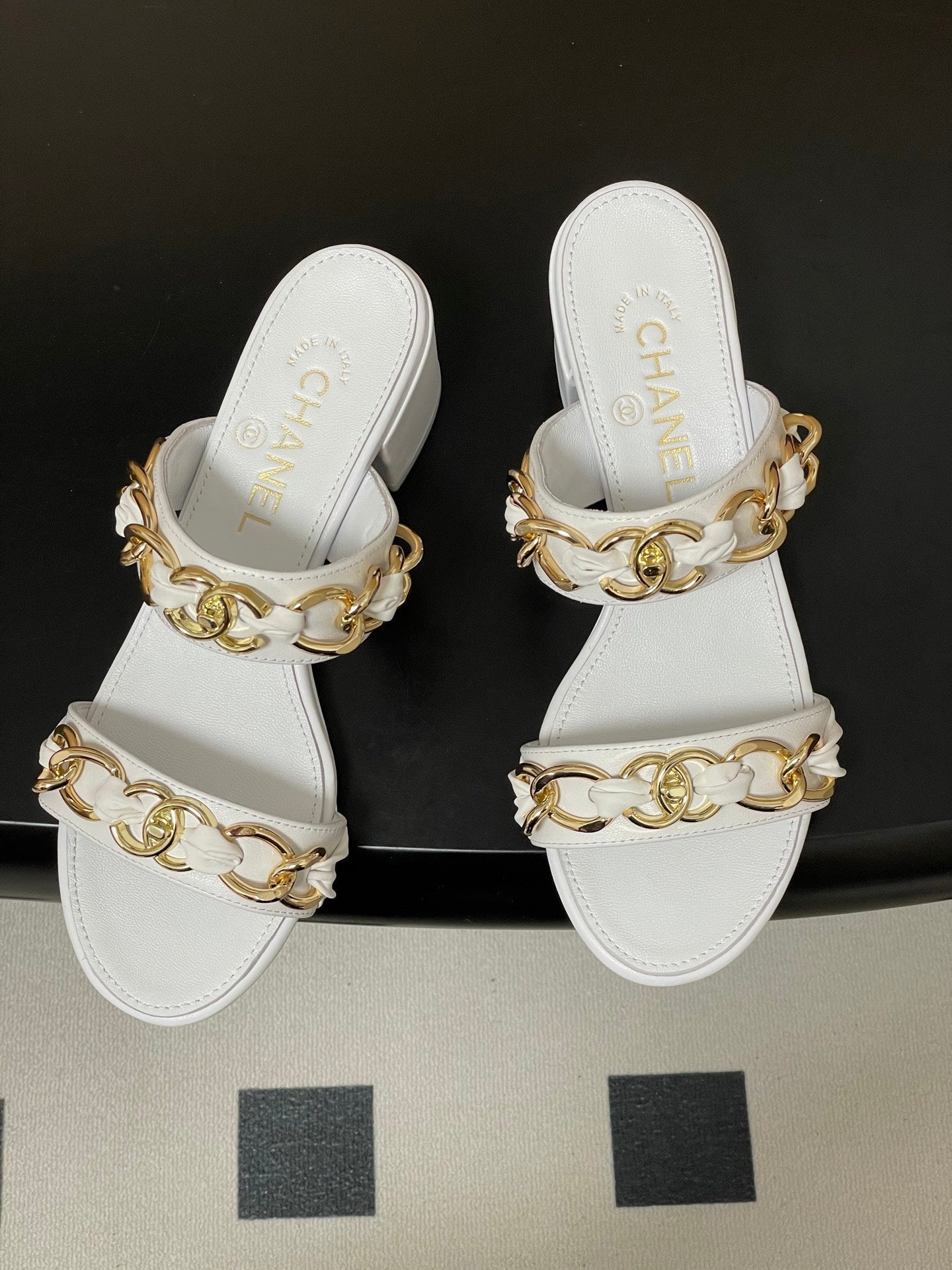 CC 26s Chunky Heels Sandals 55 White Sheepskin 649470