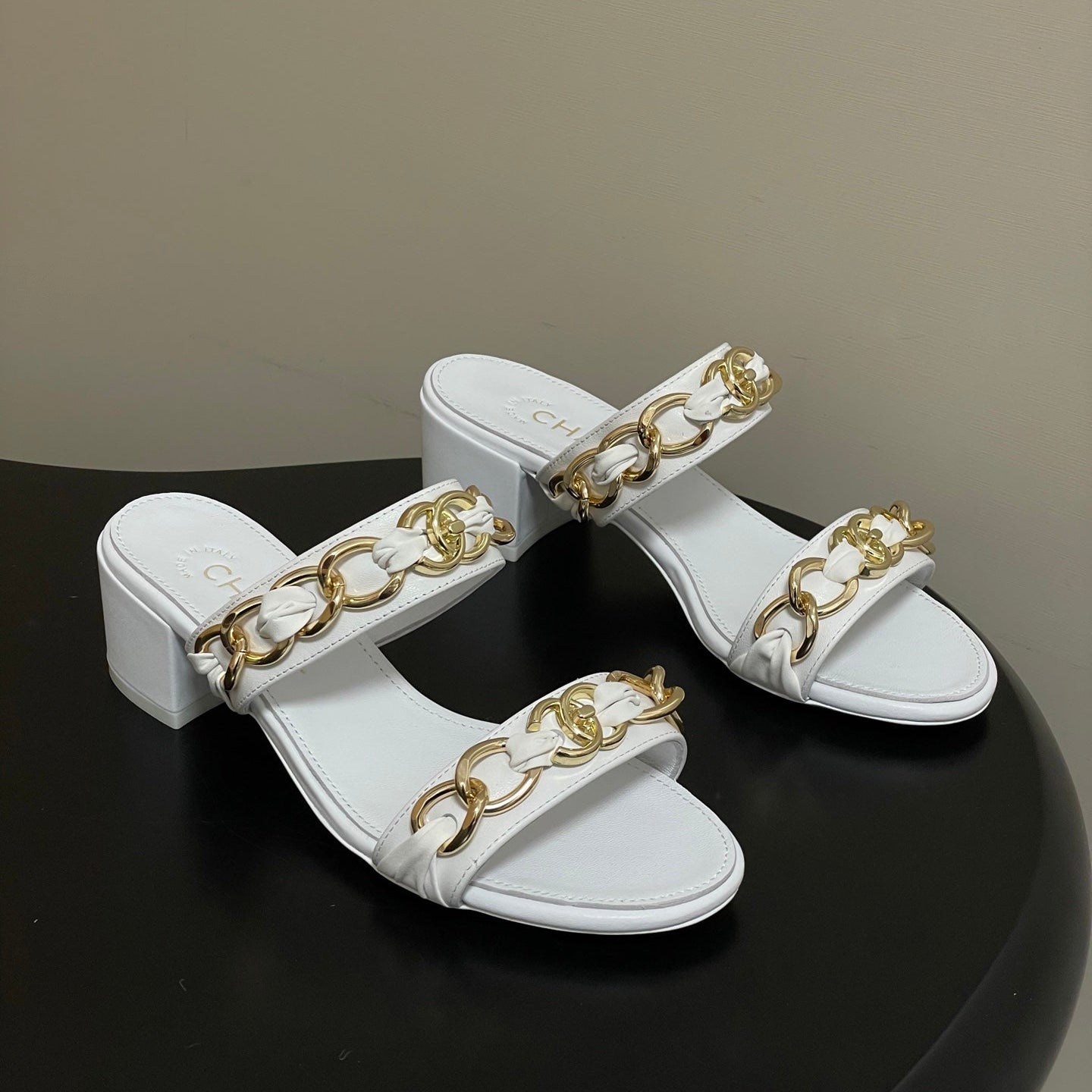 CC 26s Chunky Heels Sandals 55 White Sheepskin 649470