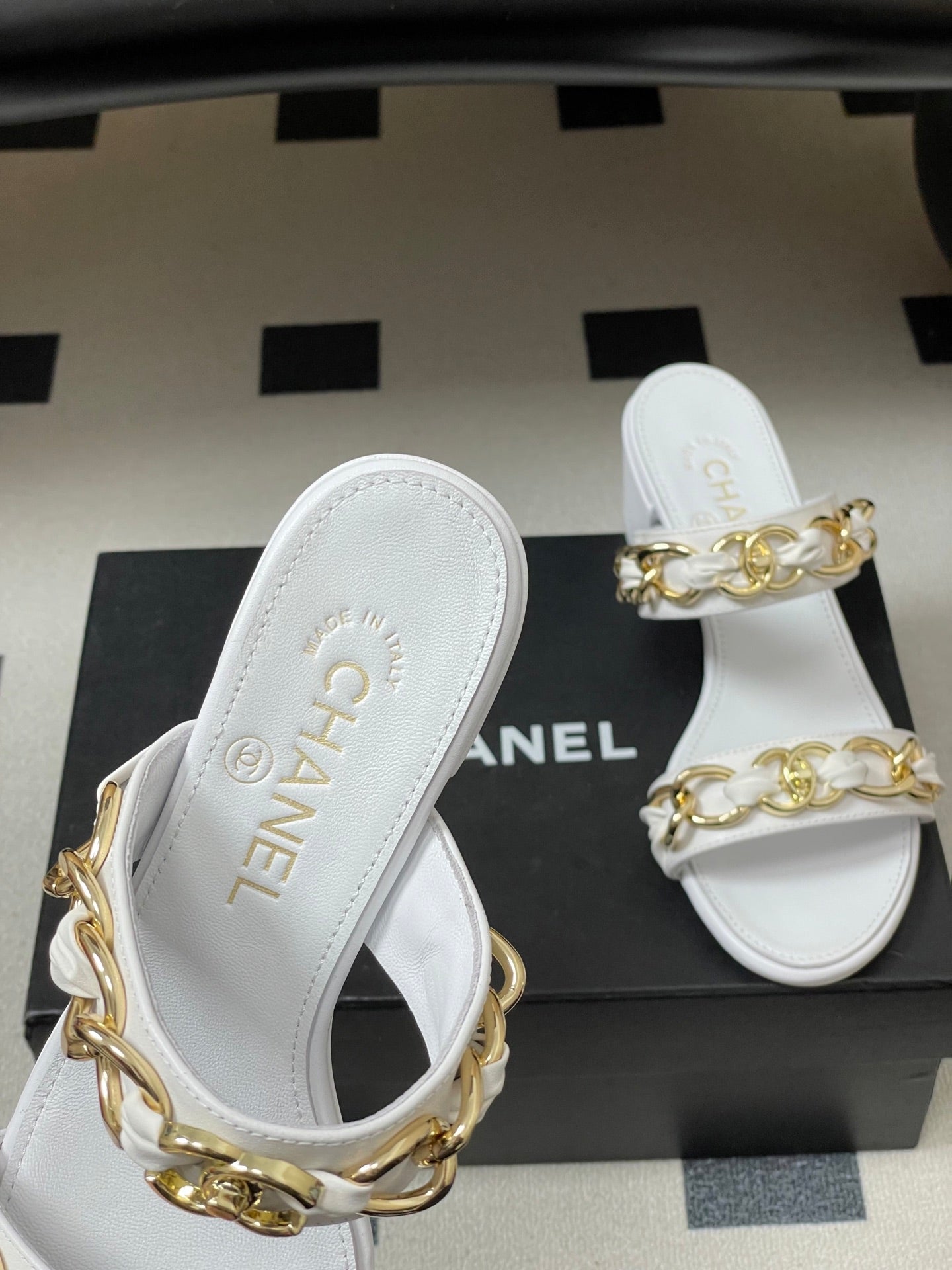 CC 26s Chunky Heels Sandals 55 White Sheepskin 649470