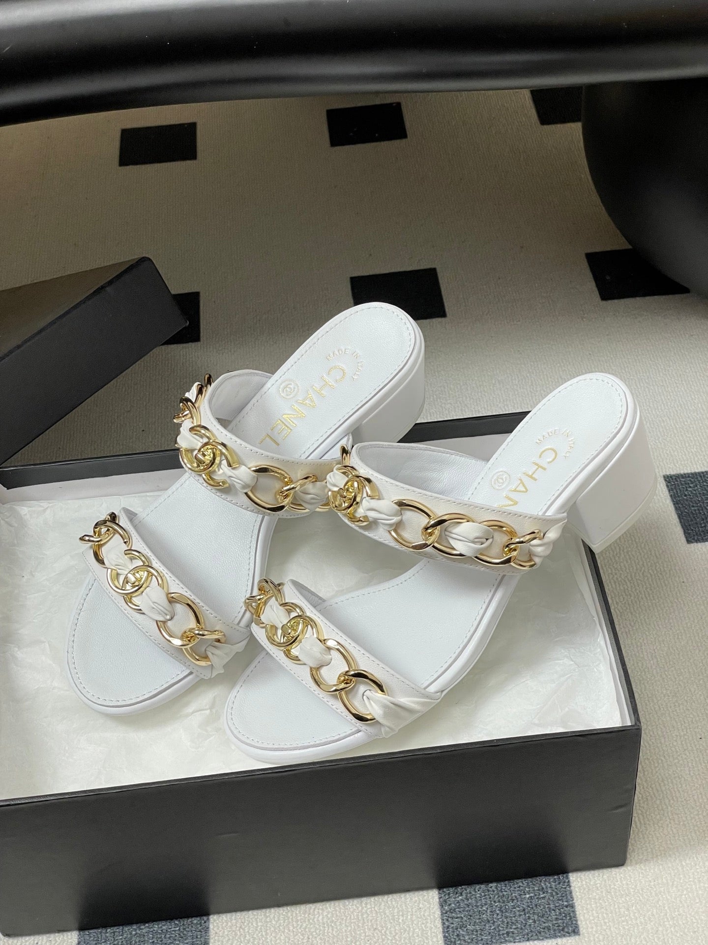 CC 26s Chunky Heels Sandals 55 White Sheepskin 649470