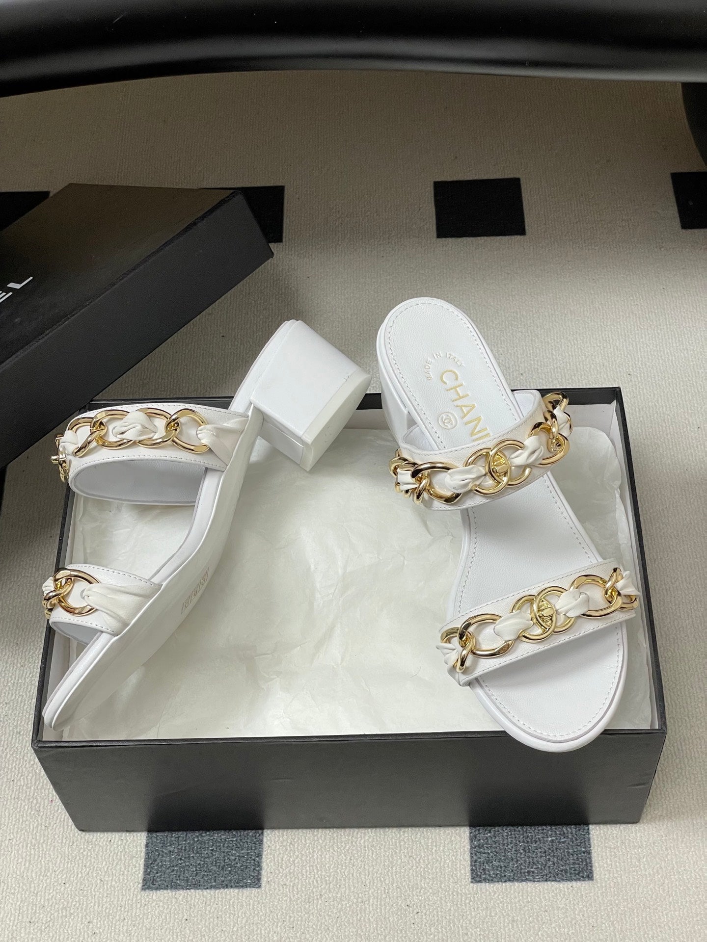 CC 26s Chunky Heels Sandals 55 White Sheepskin 649470