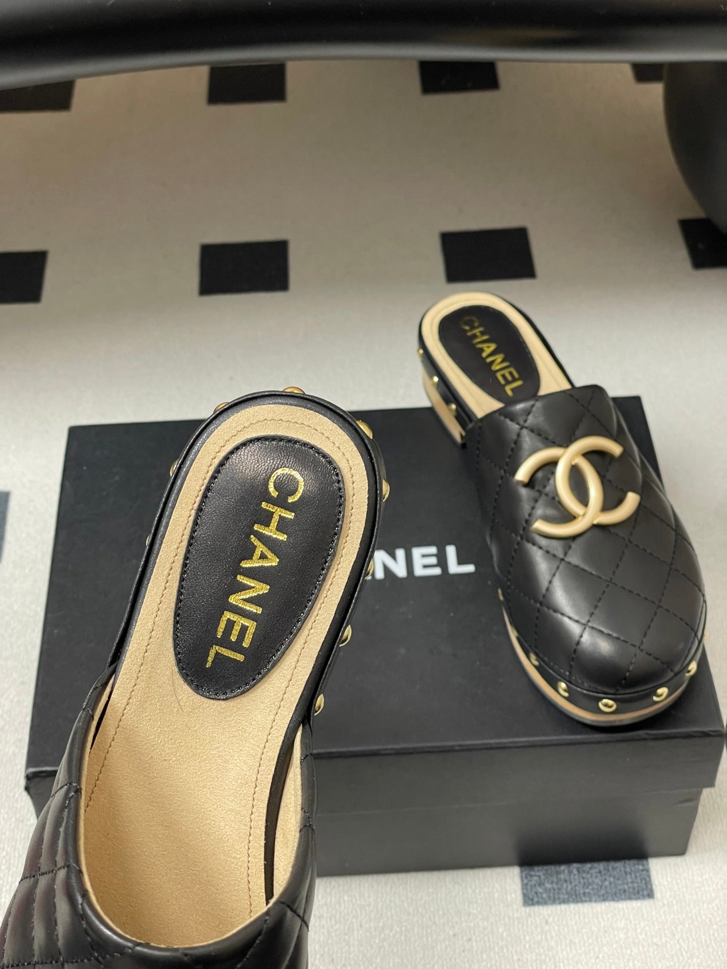 CC 26s Flat Mule Cowhide