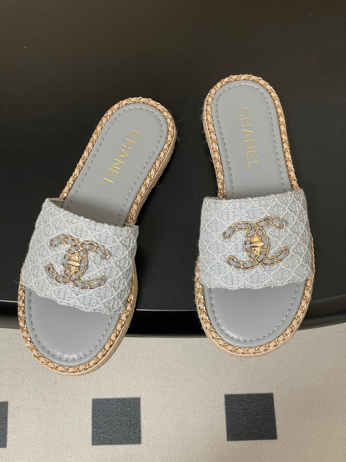 CC 26s Flat Slippers Gray Gold Fabric Sheepskin 649483