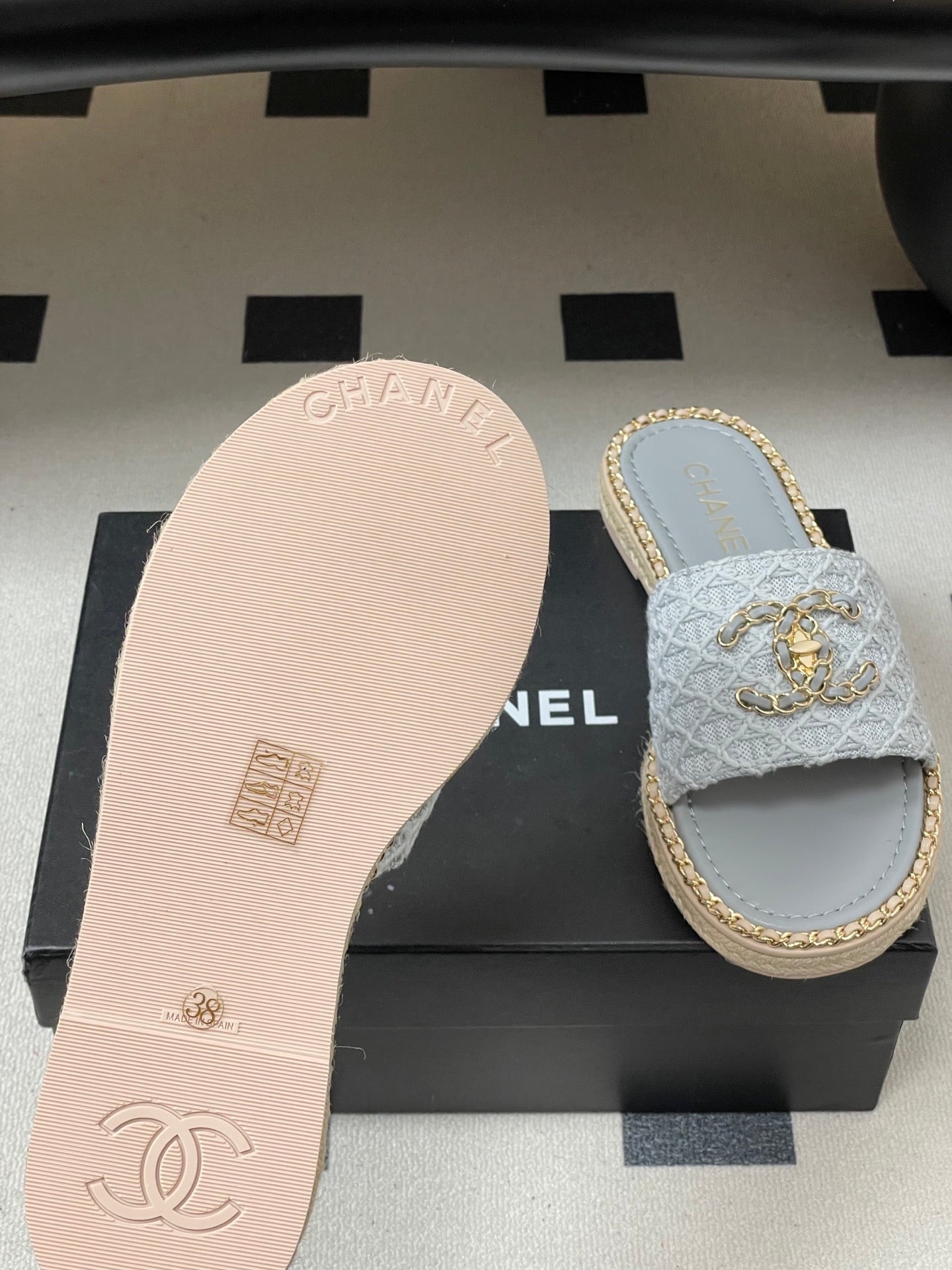 CC 26s Flat Slippers Gray Gold Fabric Sheepskin 649483