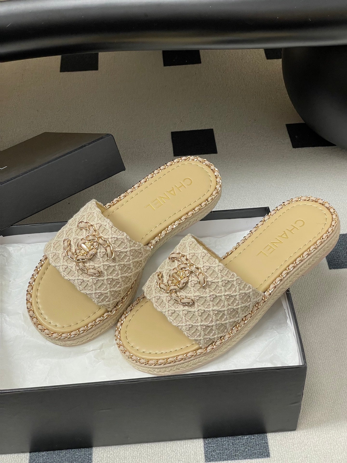 CC 26s Flat Slippers Beige Gold Fabric Sheepskin 649484