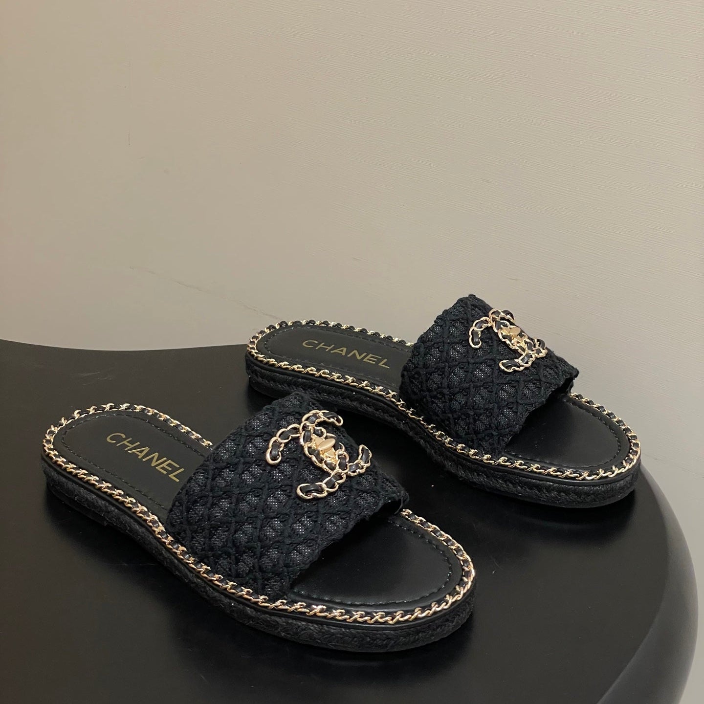 CC 26s Flat Slippers Black Gold Fabric Sheepskin 649487