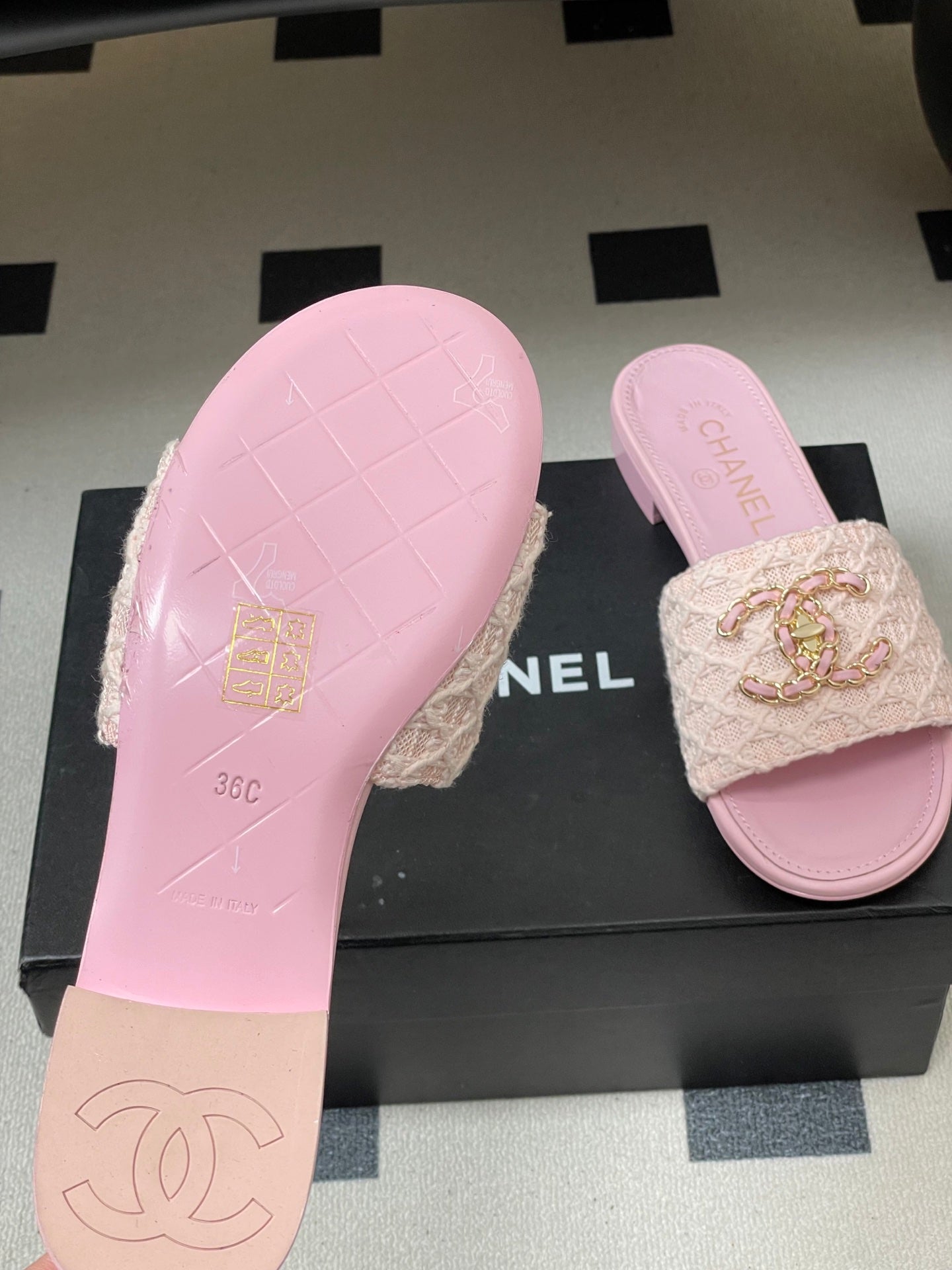 CC 26s Flat Slippers Pink Fabric Sheepskin 649488