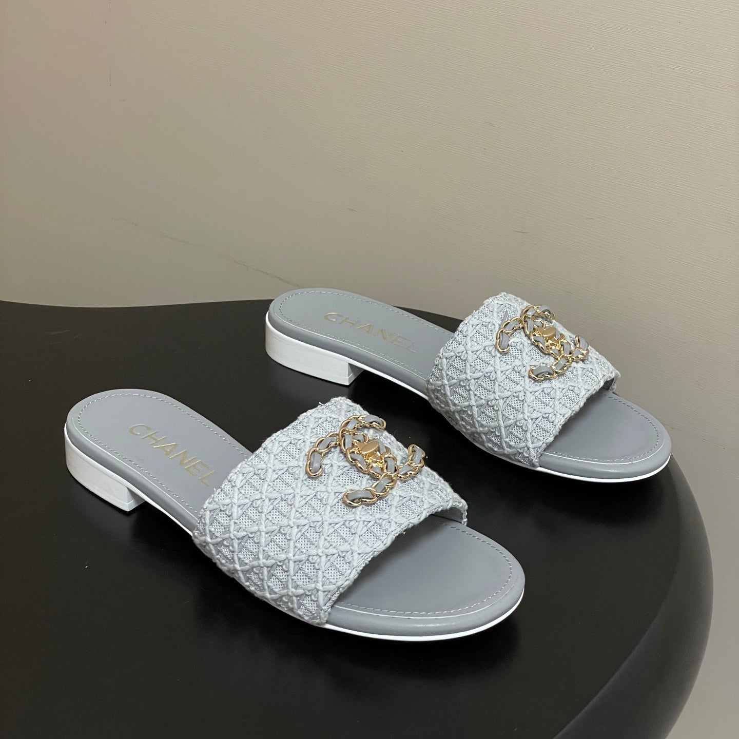 CC 26s Flat Slippers Gray Fabric Sheepskin 649489