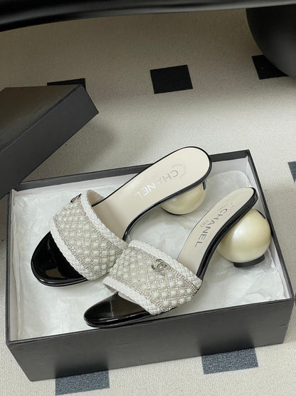 CC 26s Pearl Sandals 70 White Patent Leather 649539