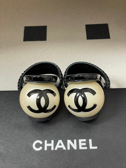CC 26s Pearl Sandals 70 Black Patent Leather 649540