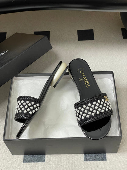 CC 26s Pearl Flat Sandals Black White Patent Leather 649543