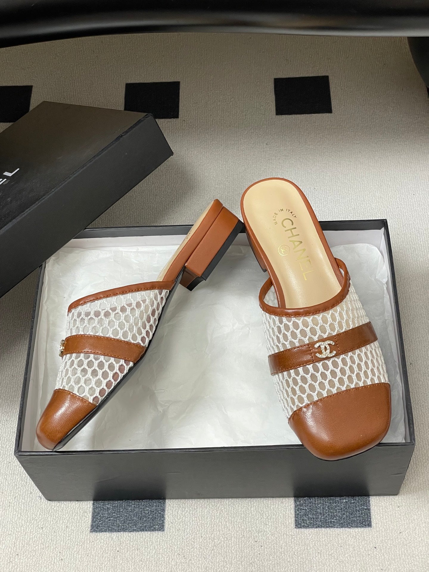 CC 26s High-Heeled Mules Camel Brown White Cowhide 649466
