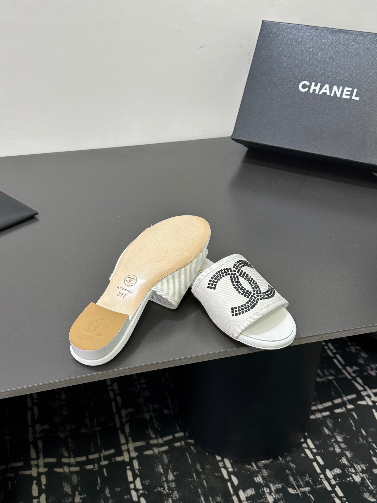 CC 2026 Slippers White Canvas Sheepskin 668148