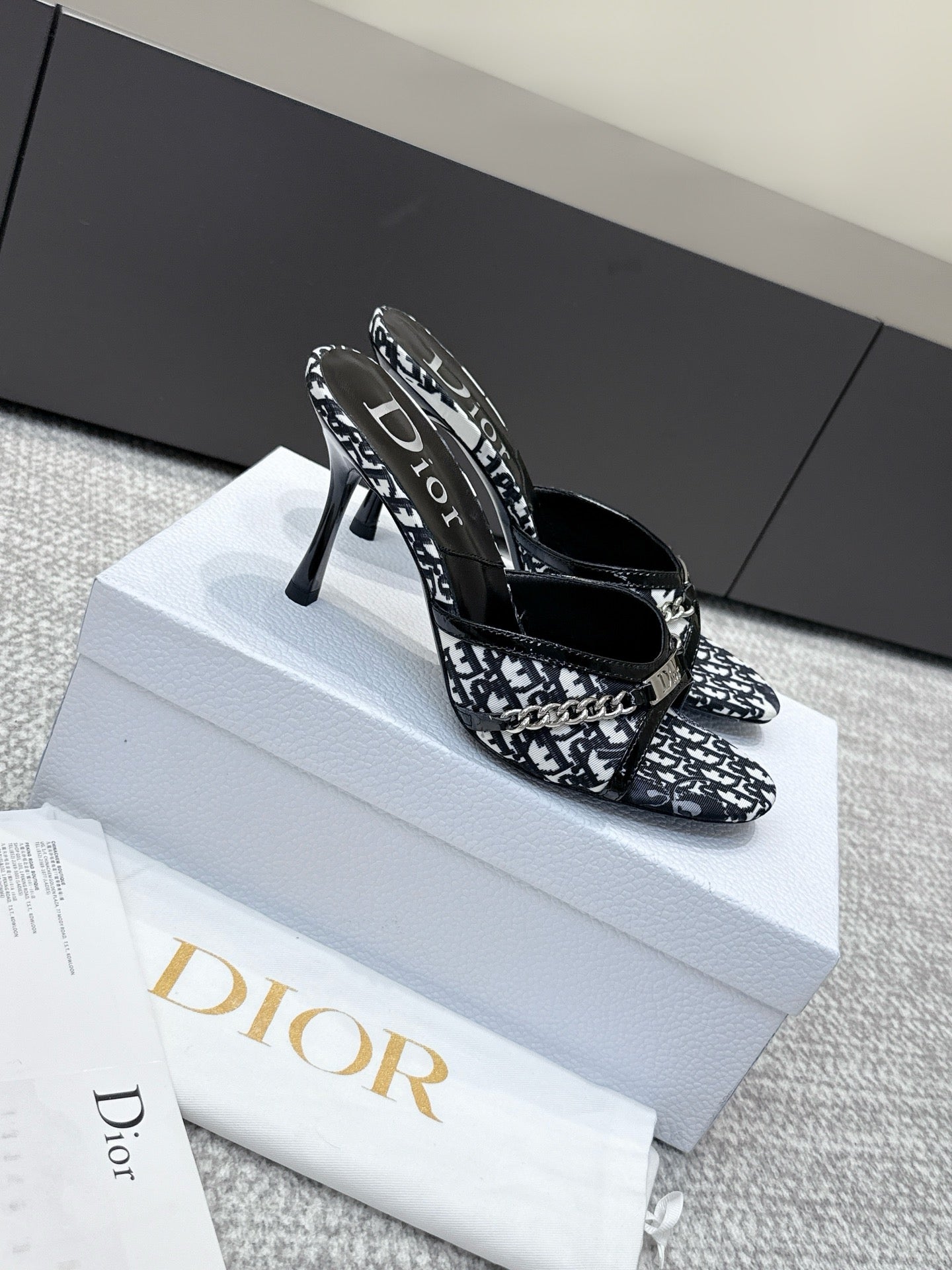 CD 26s High Heels Sandals 85 White Black Fabric Cowhide 661470