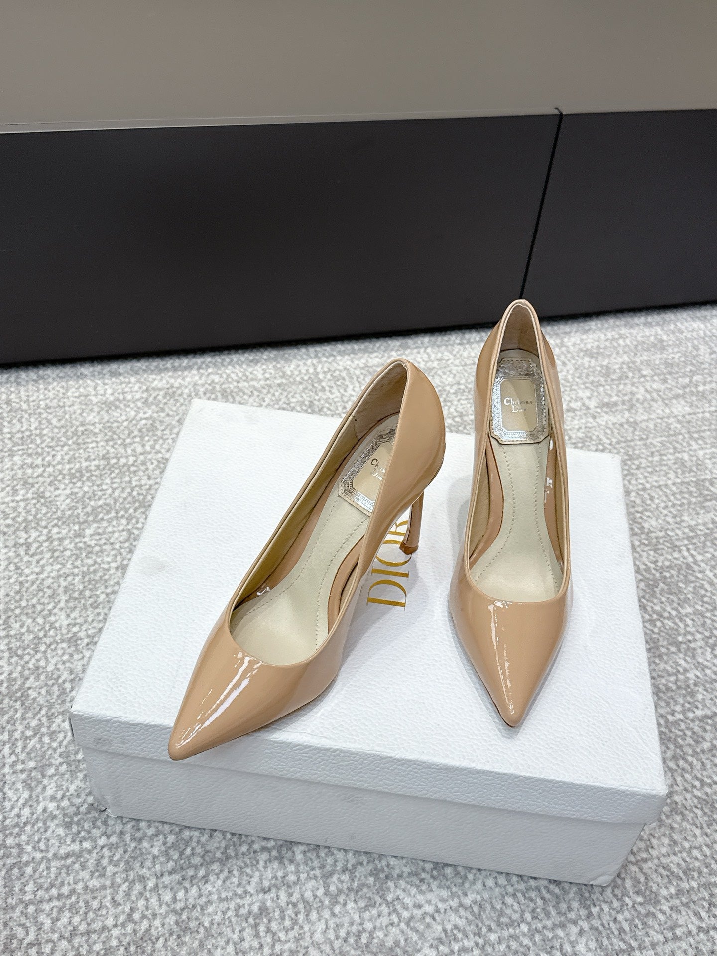 CD 26s High Heels Pump 105 Beige Patent Leather 661480