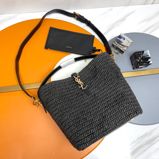 Le 37 Woven Bucket Bag 25cm Black in Raffia 285704