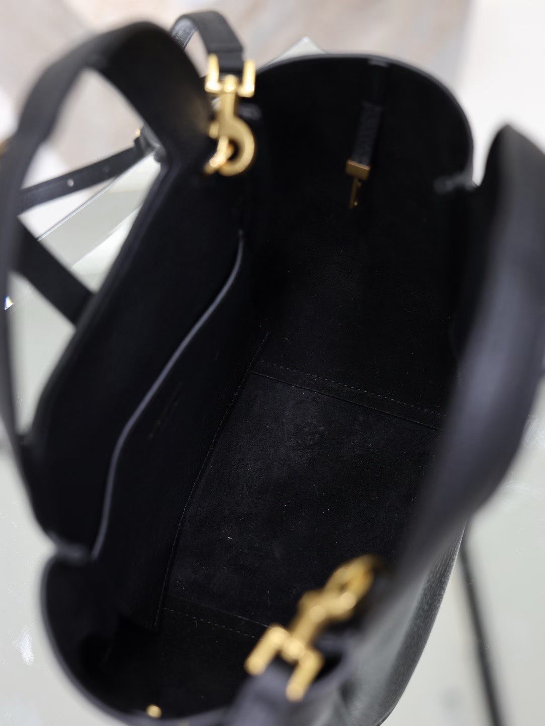 YSL Le 5 à 7 Baby Bea Tote Bag 19cm Black in Deerskin 285533