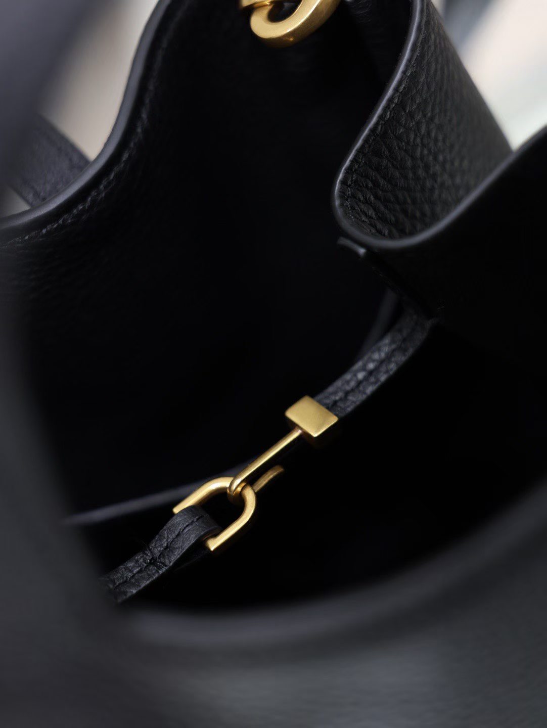 YSL Le 5 à 7 Baby Bea Tote Bag 19cm Black in Deerskin 285533