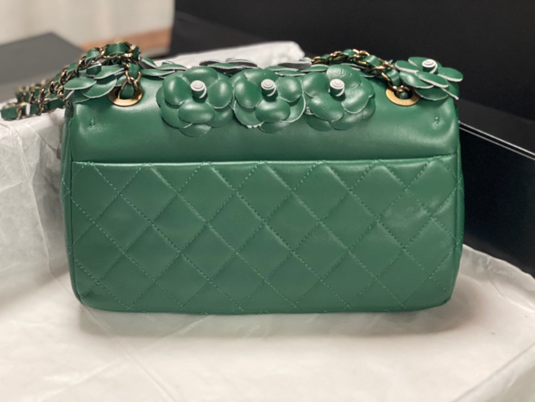 Chanel 2026 Camellia Flap Bag 25cm Lambskin 372255
