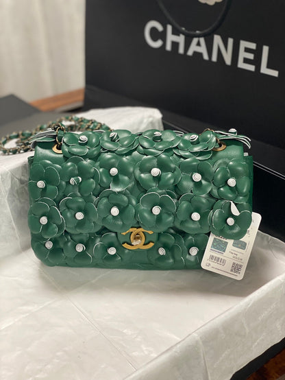 Chanel 2026 Camellia Flap Bag 25cm Lambskin 372255