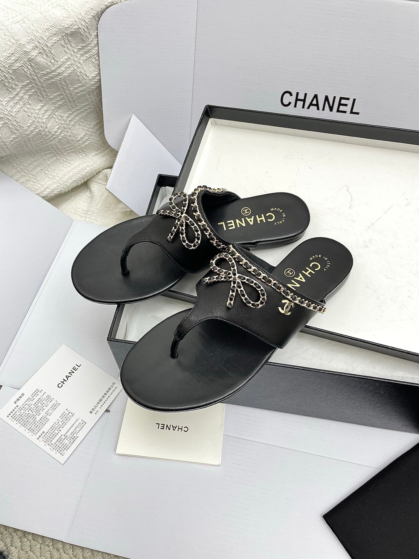 CC 26s Thong Sandals Black Sheepskin 645322