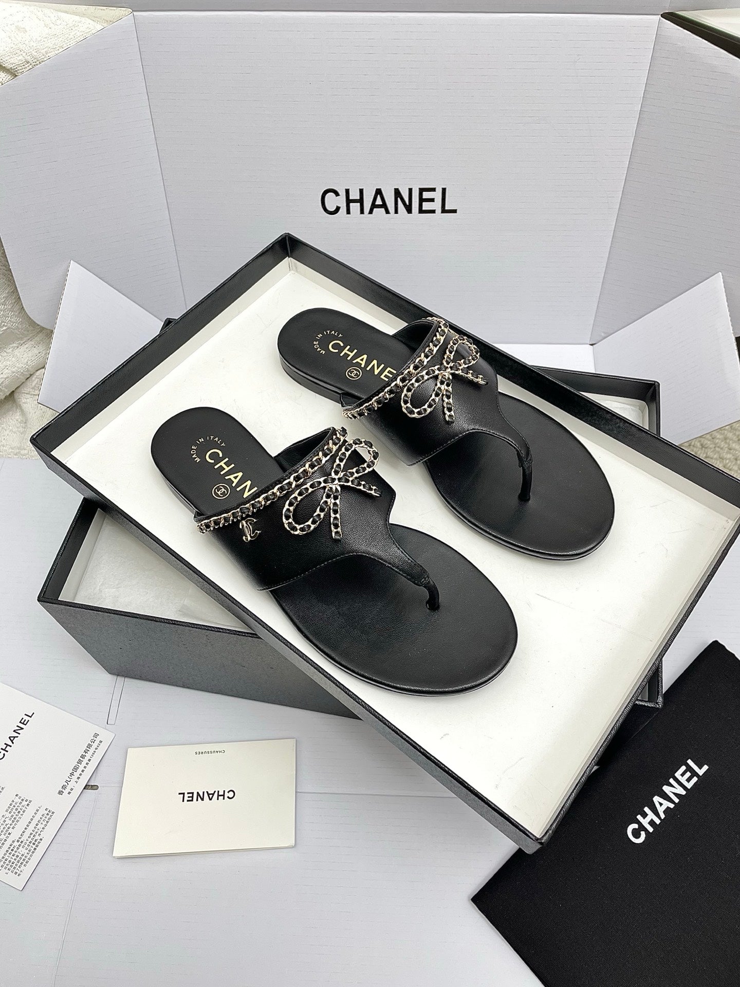 CC 26s Thong Sandals Black Sheepskin 645322