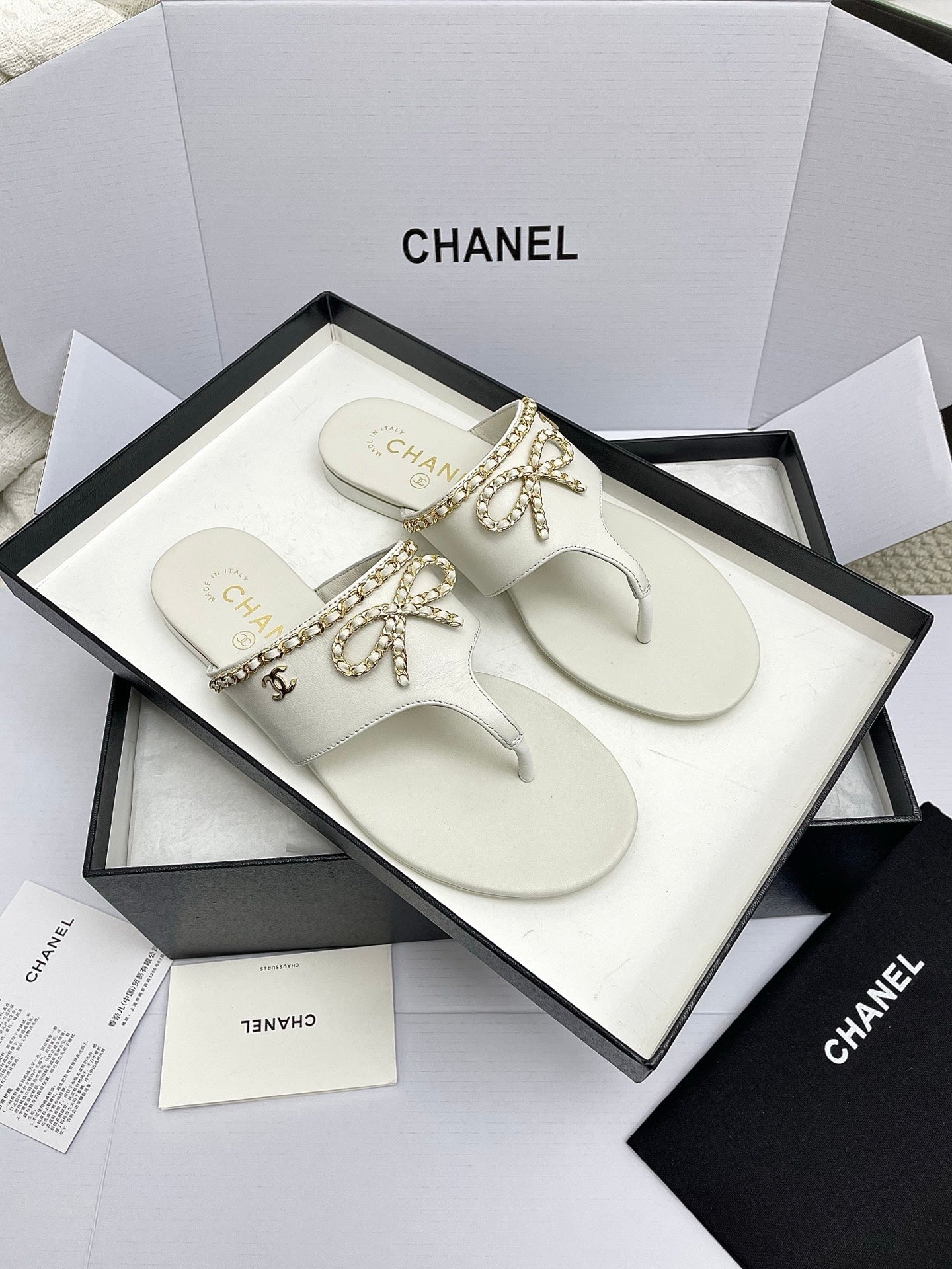 CC 26s Thong Sandals White Sheepskin 645323
