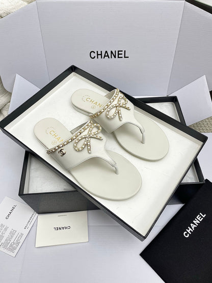 CC 26s Thong Sandals White Sheepskin 645323