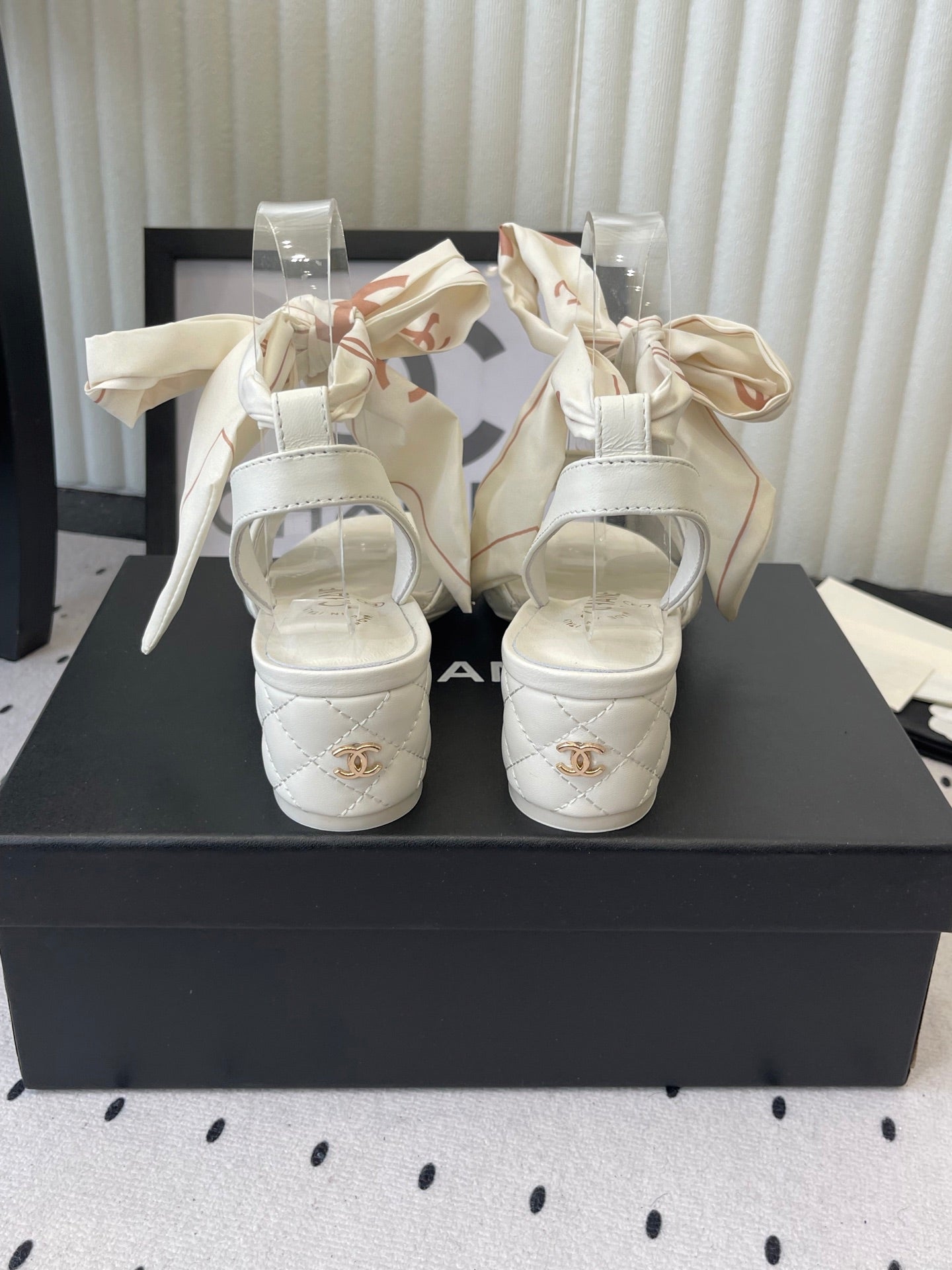 CC 26s Sandals 55 White Sheepskin 650079