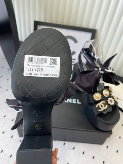 CC 26s Platform Sandals 75 Black Sheepskin Mixed Gold Charm 650091