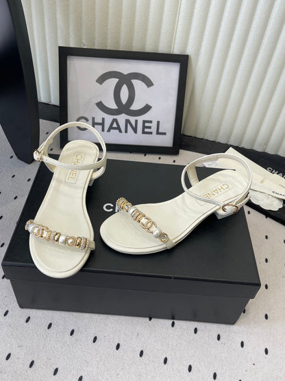 CC 26s Sandals 35 White Sheepskin Pearls 650098