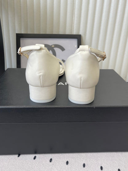 CC 26s Sandals 35 White Sheepskin Pearls 650098