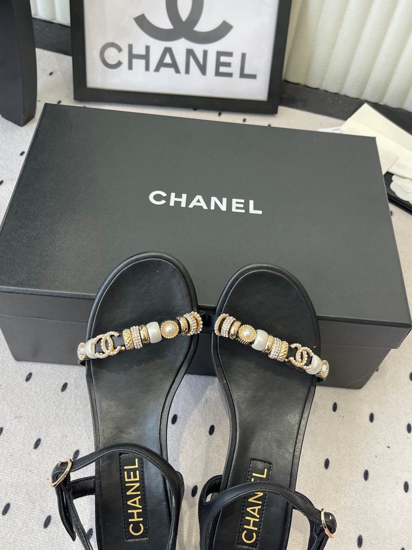 CC 26s Sandals 35 Black Sheepskin Pearls 650100