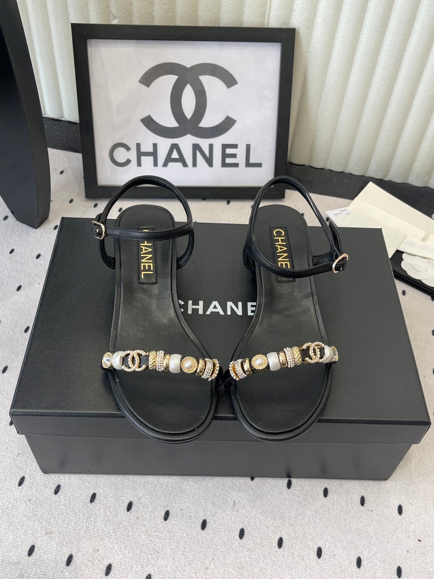 CC 26s Sandals 35 Black Sheepskin Pearls 650100