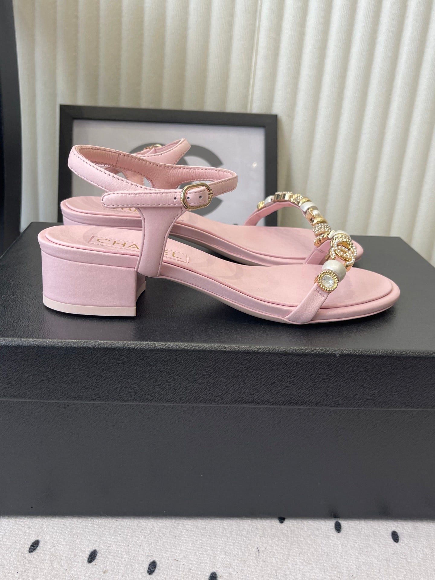 CC 26s Sandals 35 Light Pink Sheepskin Pearls 650101