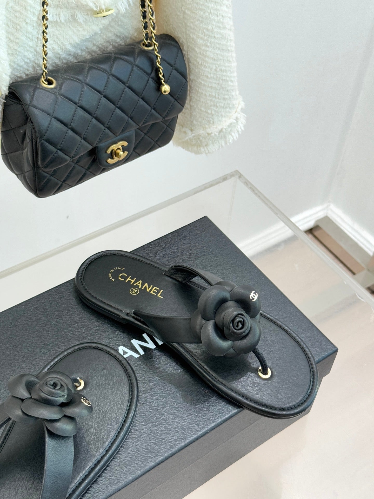 CC 26 Camellia Thong Sandal Black Sheepskin 610003