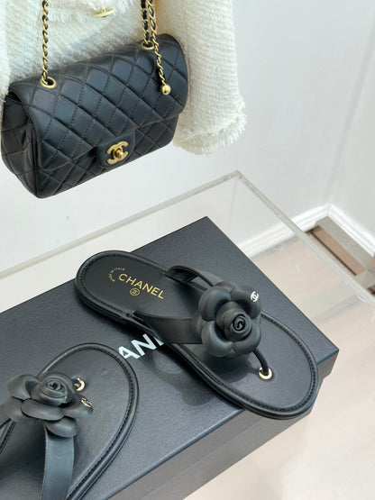 CC 26 Camellia Thong Sandal Black Sheepskin 610003