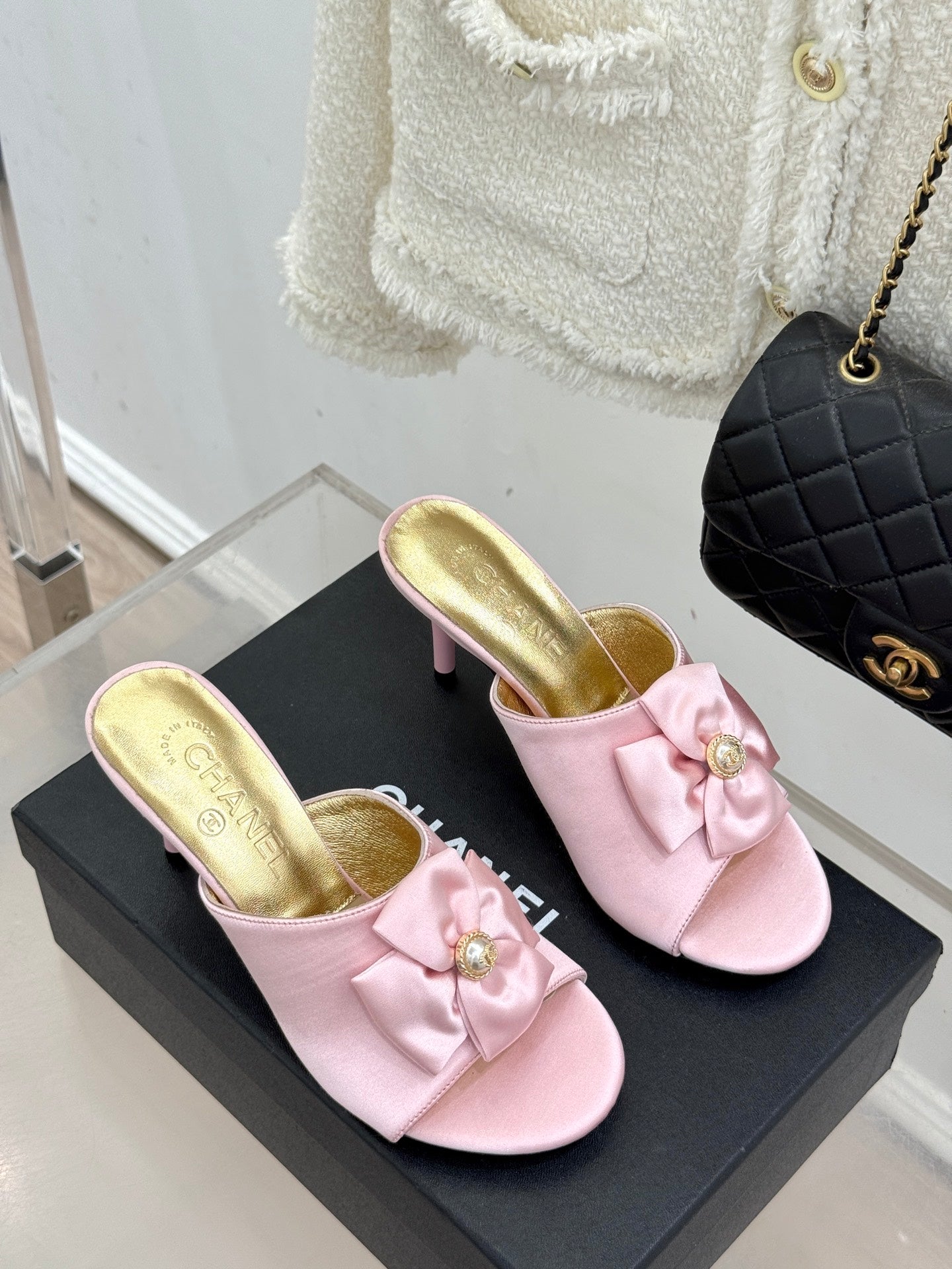 CC 26 Bow Sandal 85mm Pink Gold Satin Sheepskin 609808